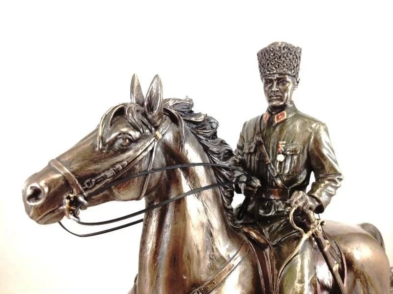 Atlı Atatürk Biblosu